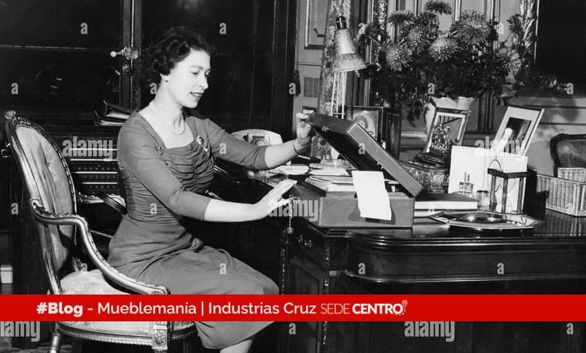 Imagen destacada Reina Isabel II: Los escritorios y sillas desde donde gobernó a su reino