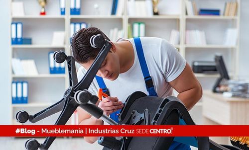 Imagen destacada para el artículo: ¿Cómo arreglar una silla de escritorio que se baja sola?