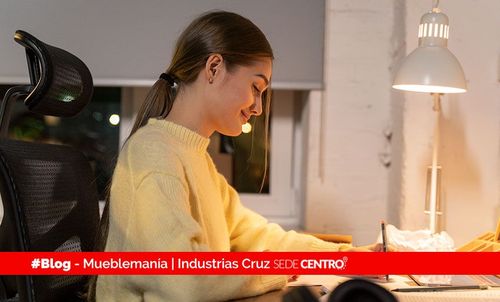 Imagen destacada para el artículo: Sillas de Escritorio Baratas: Encuentra la Comodidad sin Romper el Bolsillo